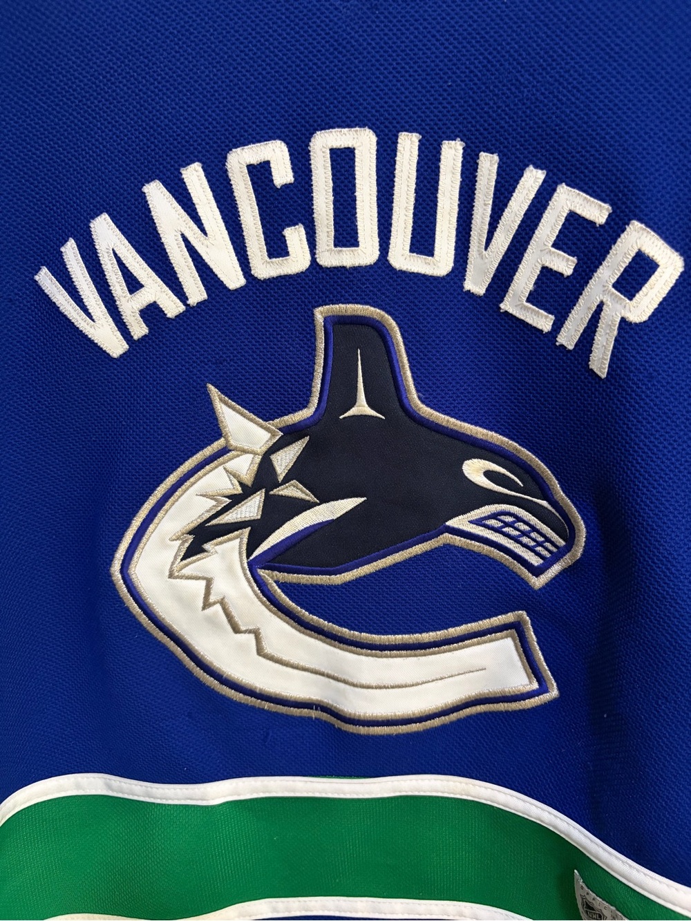 Vancouver Canucks Reebok NHL Youth XL Hockey Jersey Blue Home Jersey